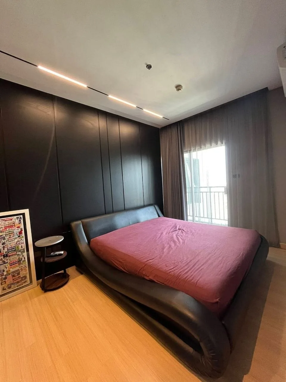 2 bedroom condo for rent in Thonburi Bangkok - living room view