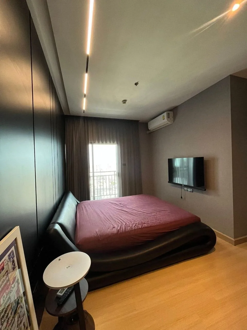 2 bedroom condo for rent in Thonburi Bangkok - kitchen and dining area