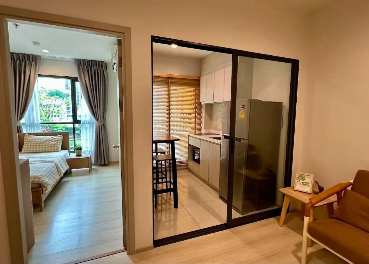 1 bedroom condo for rent in Phra Khanong Bangkok - kitchen and dining area