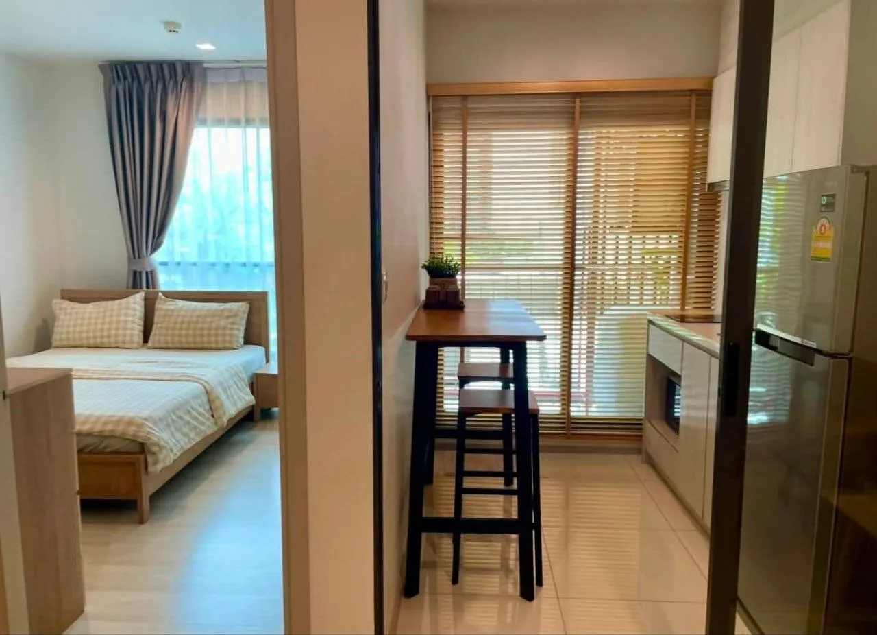 1 bedroom condo for rent in Phra Khanong Bangkok - living room view