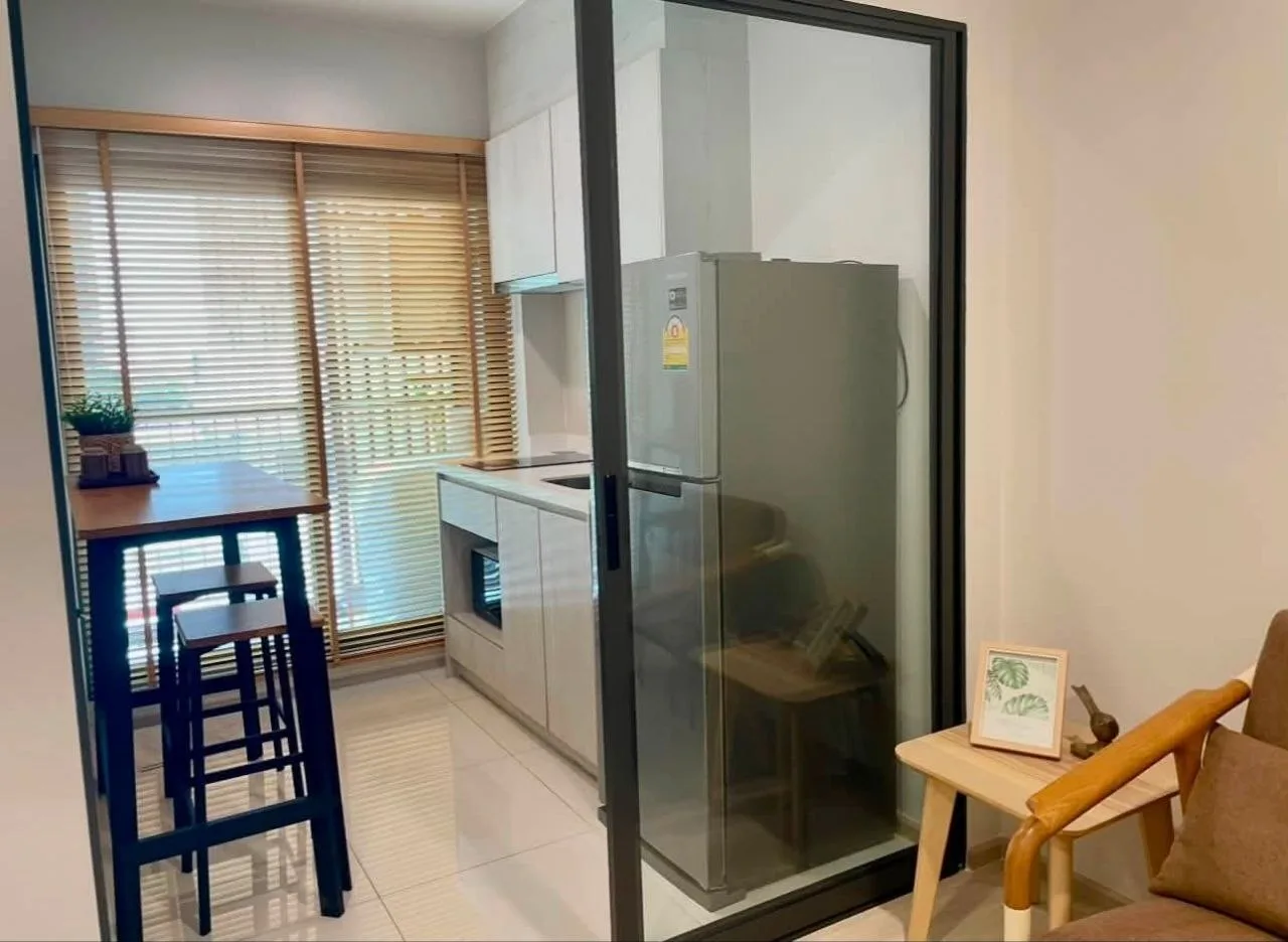 1 bedroom condo for rent in Phra Khanong Bangkok - swimming pool and building amenities