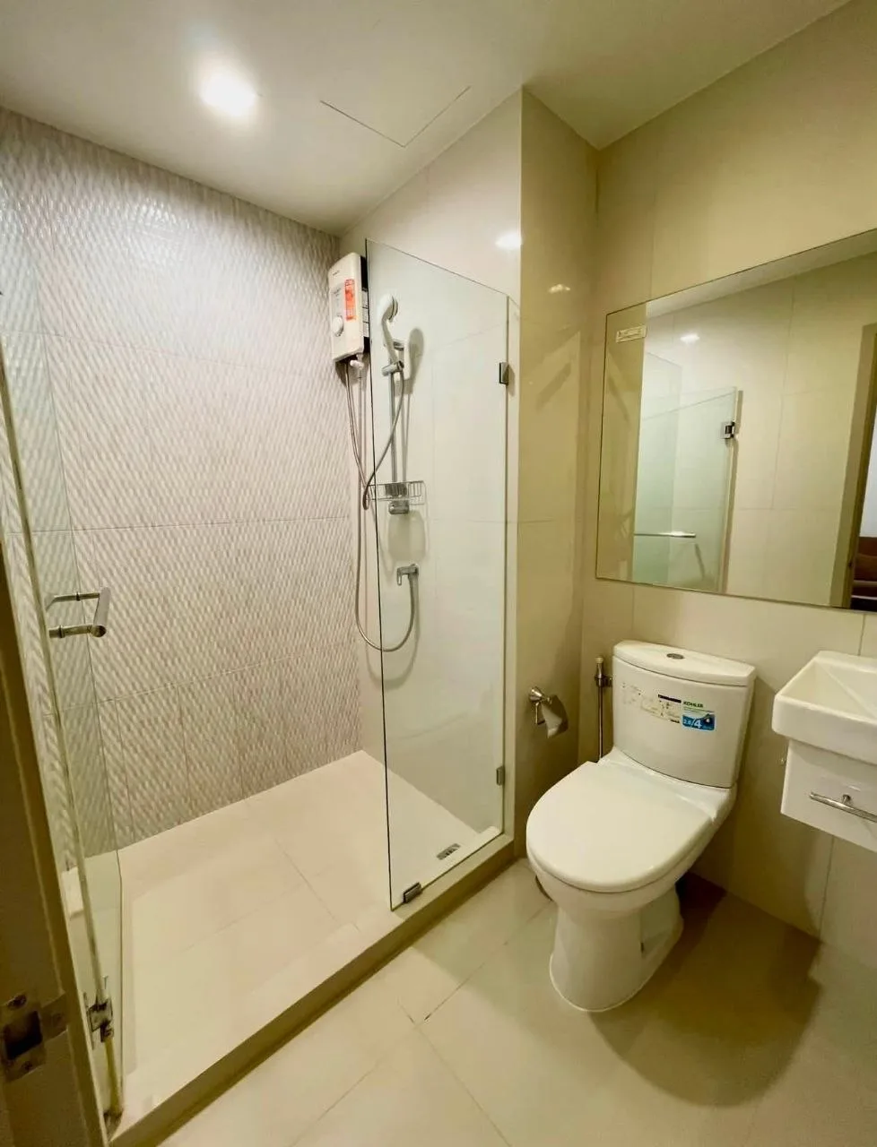 1 bedroom condo for rent in Phra Khanong Bangkok - master bedroom interior