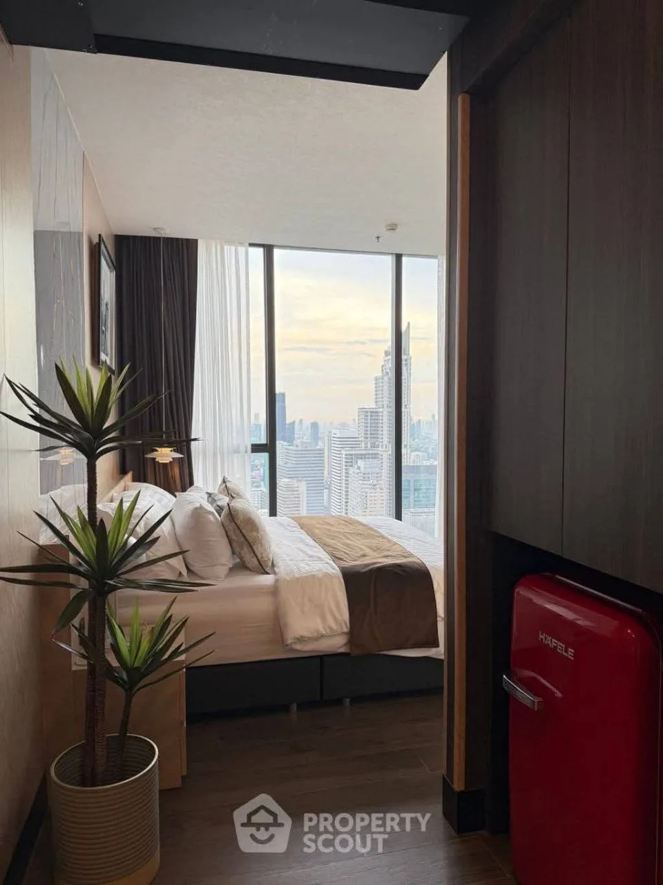 4 bedroom condo for rent in Asok Bangkok - bathroom and modern finishes