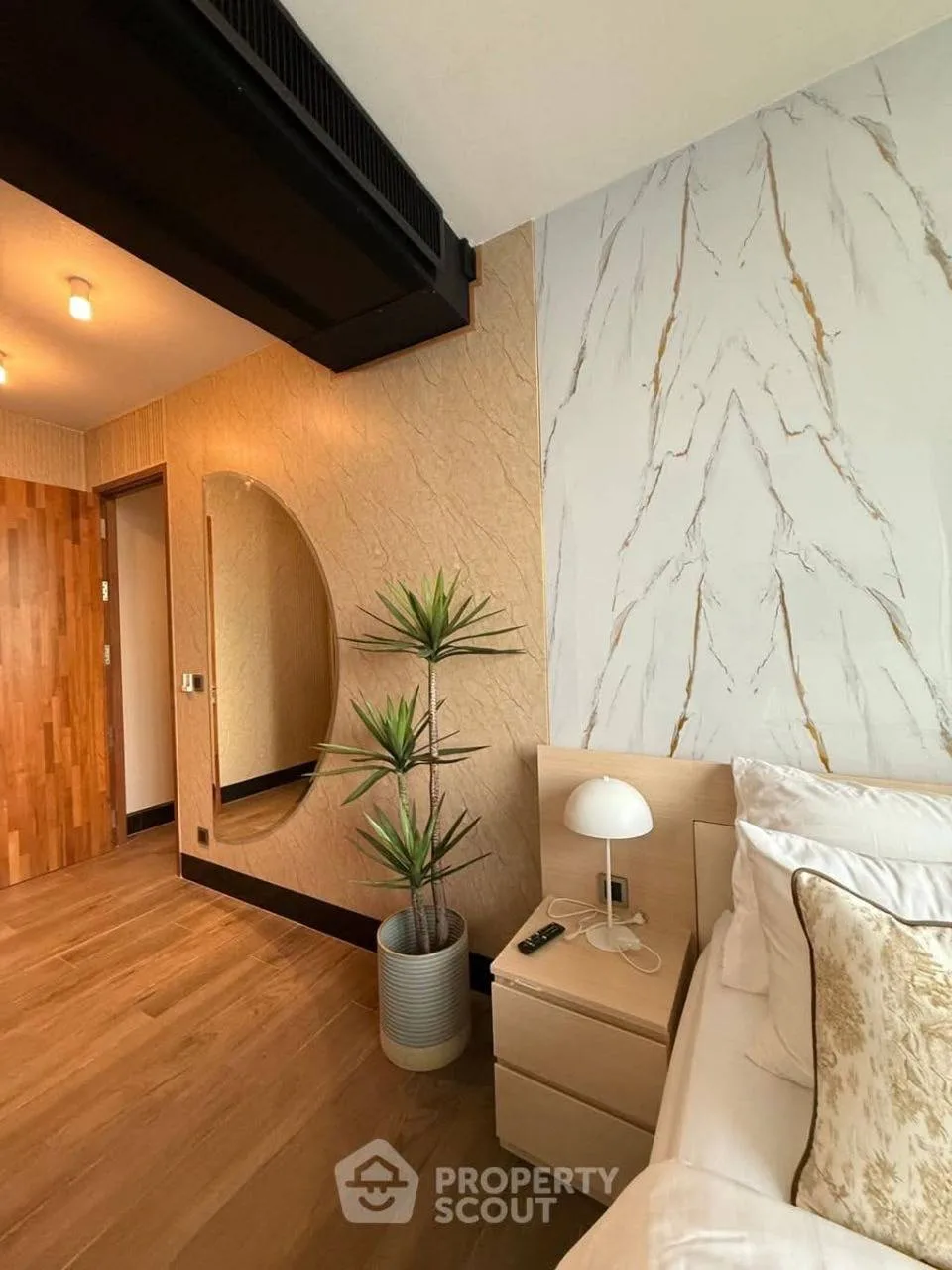 4 bedroom condo for rent in Asok Bangkok - living room view