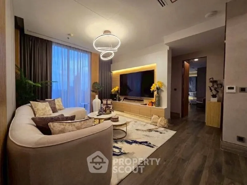 4 bedroom condo for rent in Asok Bangkok - swimming pool and building amenities