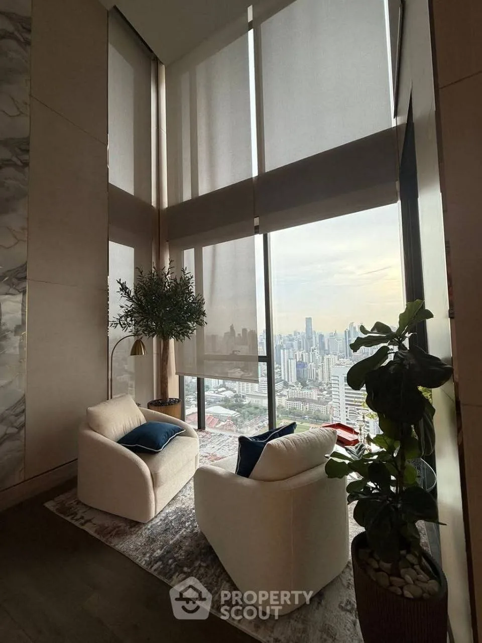 4 bedroom condo for rent in Asok Bangkok - kitchen and dining area