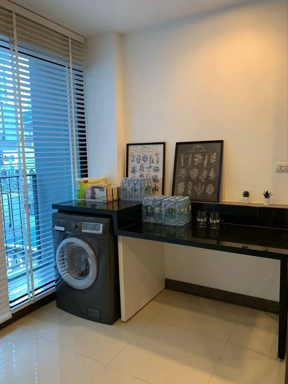 4 bedroom condo for rent in Asok Bangkok - bathroom and modern finishes