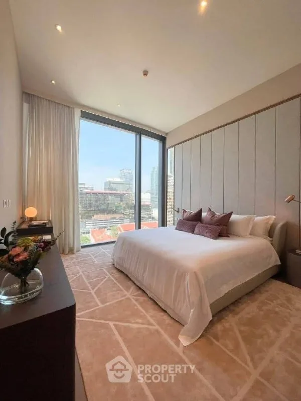 2 bedroom condo for rent in Langsuan Bangkok - kitchen and dining area