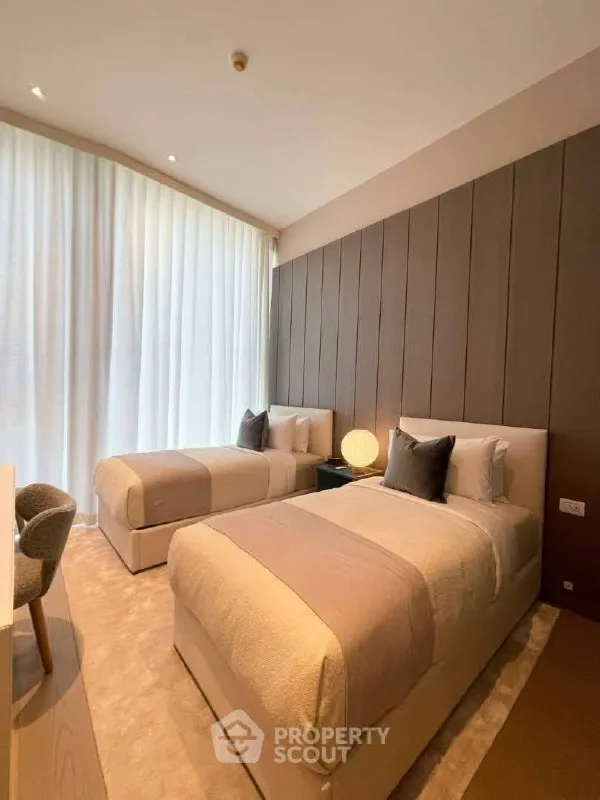 2 bedroom condo for rent in Langsuan Bangkok - master bedroom interior