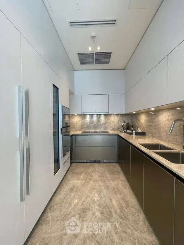 2 bedroom condo for rent in Langsuan Bangkok - living room view