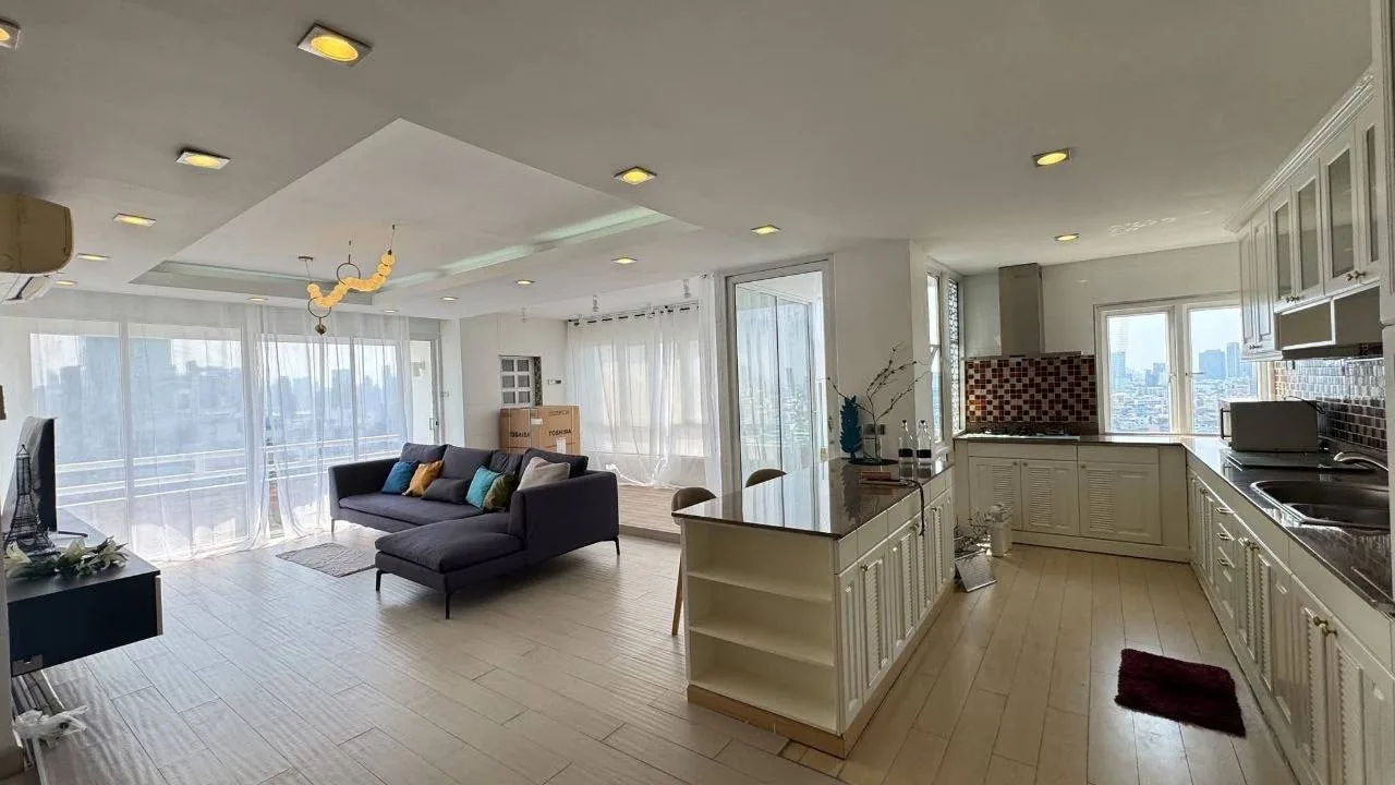 3 bedroom condo for rent in Rama 9 Bangkok - bathroom and modern finishes