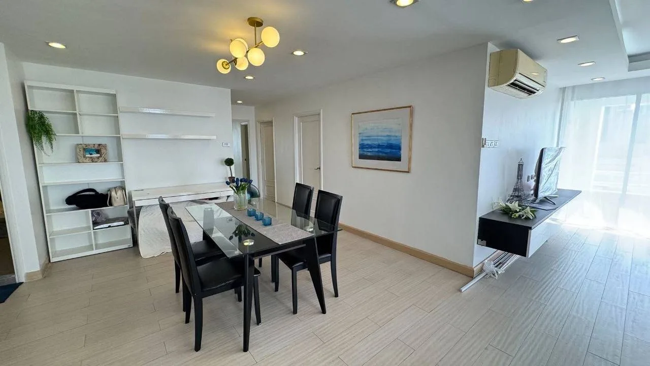 3 bedroom condo for rent in Rama 9 Bangkok - swimming pool and building amenities