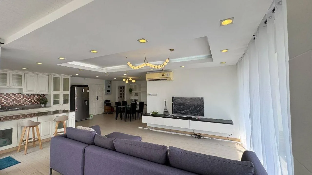 3 bedroom condo for rent in Rama 9 Bangkok - balcony perspective