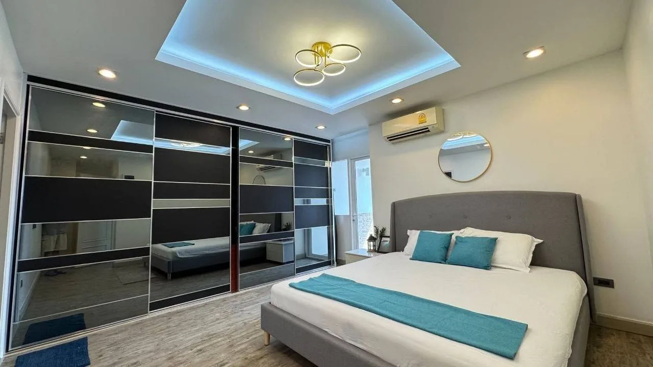 3 bedroom condo for rent in Rama 9 Bangkok - living room view