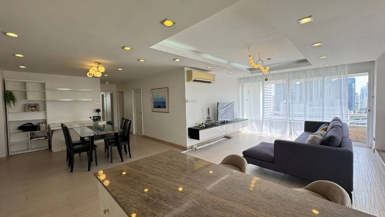 3 bedroom condo for rent in Rama 9 Bangkok - bathroom and modern finishes