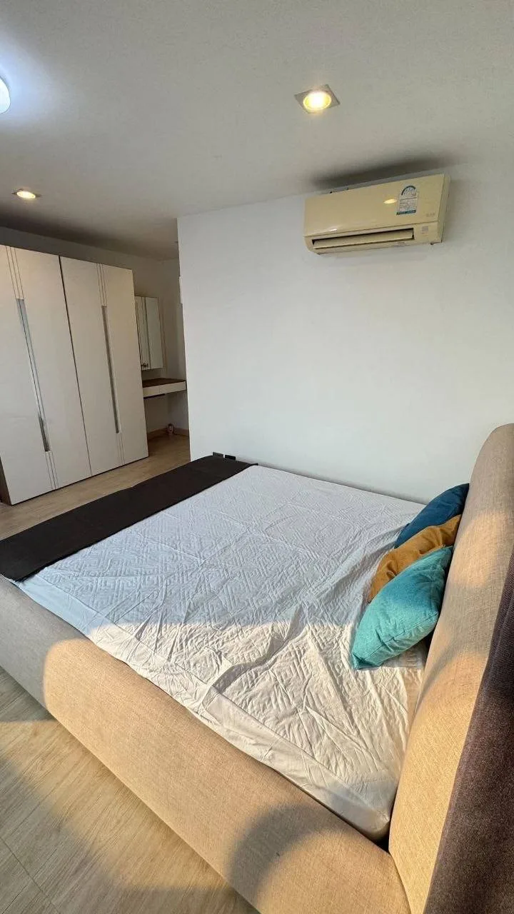 3 bedroom condo for rent in Rama 9 Bangkok - living room view
