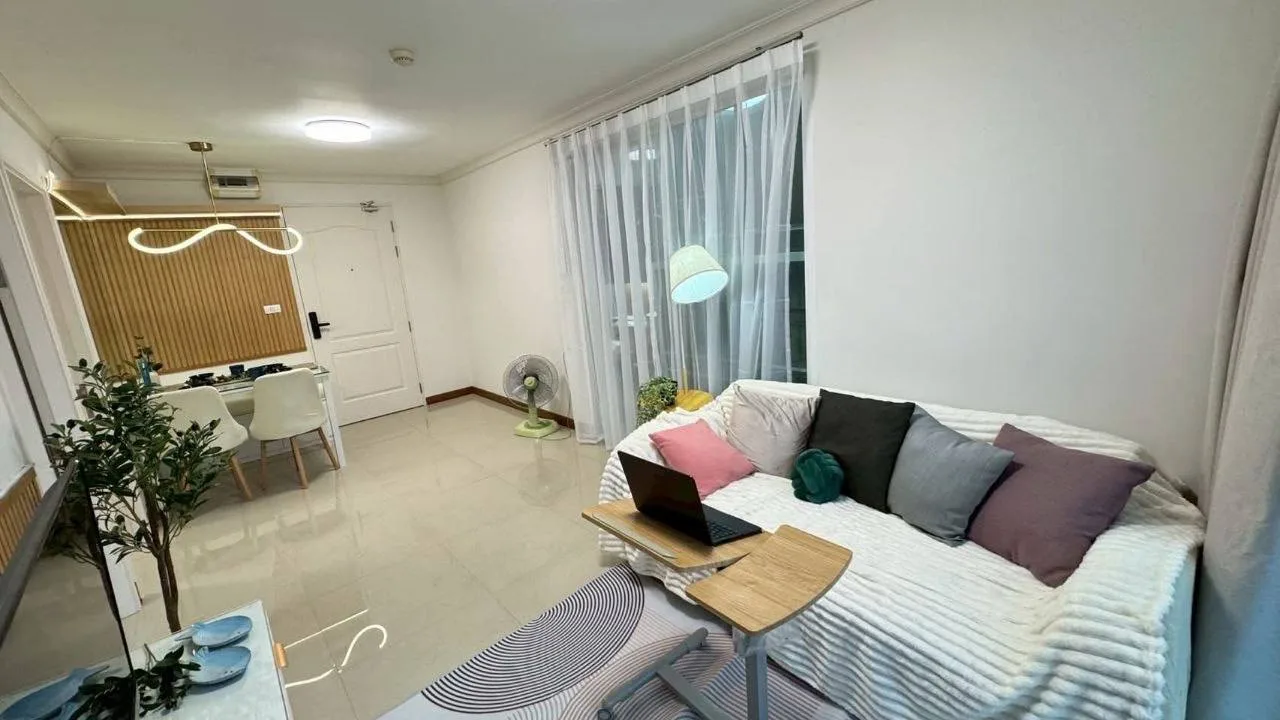 1 bedroom condo for rent in Phaholyothin Bangkok - balcony perspective