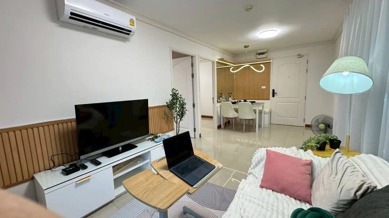 1 bedroom condo for rent in Phaholyothin Bangkok - living room view