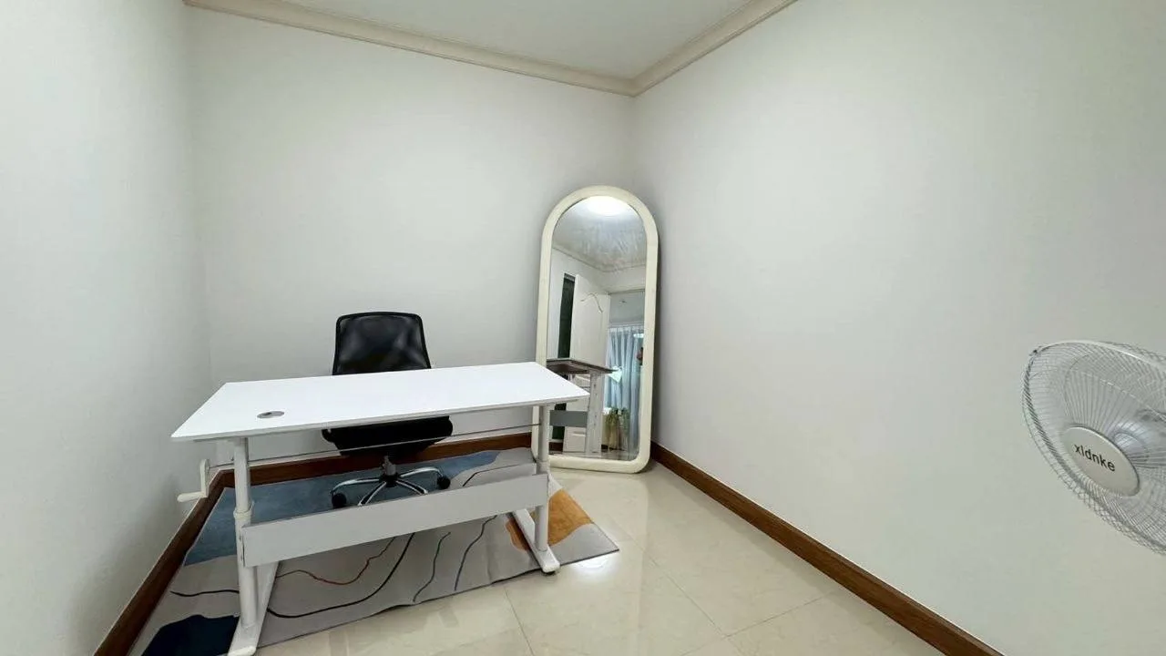 1 bedroom condo for rent in Phaholyothin Bangkok - swimming pool and building amenities