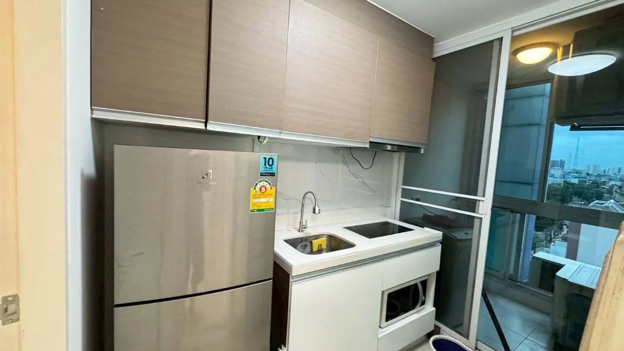 1 bedroom condo for rent in Phaholyothin Bangkok - balcony perspective