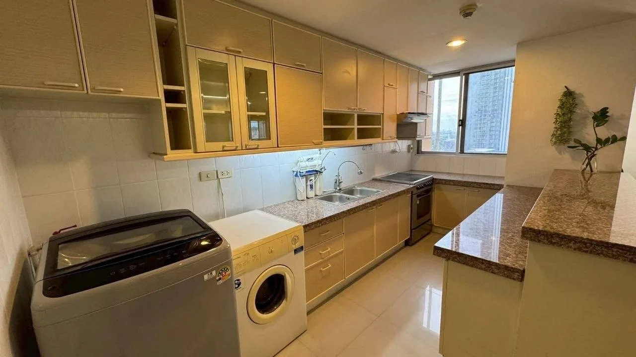 2 bedroom condo for rent in Sukhumvit Bangkok - master bedroom interior