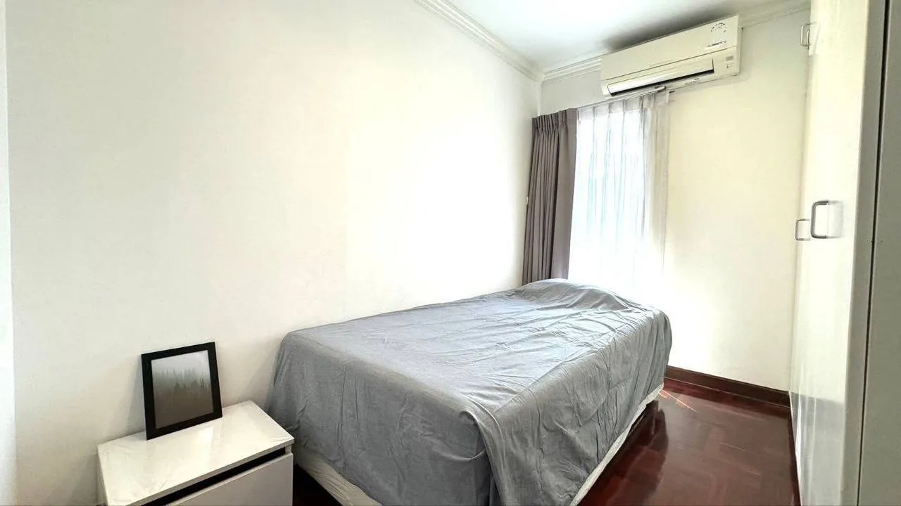 3 bedroom condo for rent in Sukhumvit Bangkok - living room view
