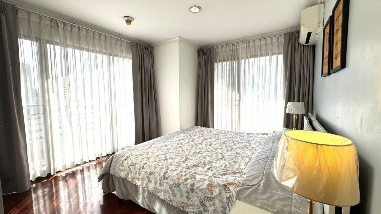3 bedroom condo for rent in Sukhumvit Bangkok - swimming pool and building amenities