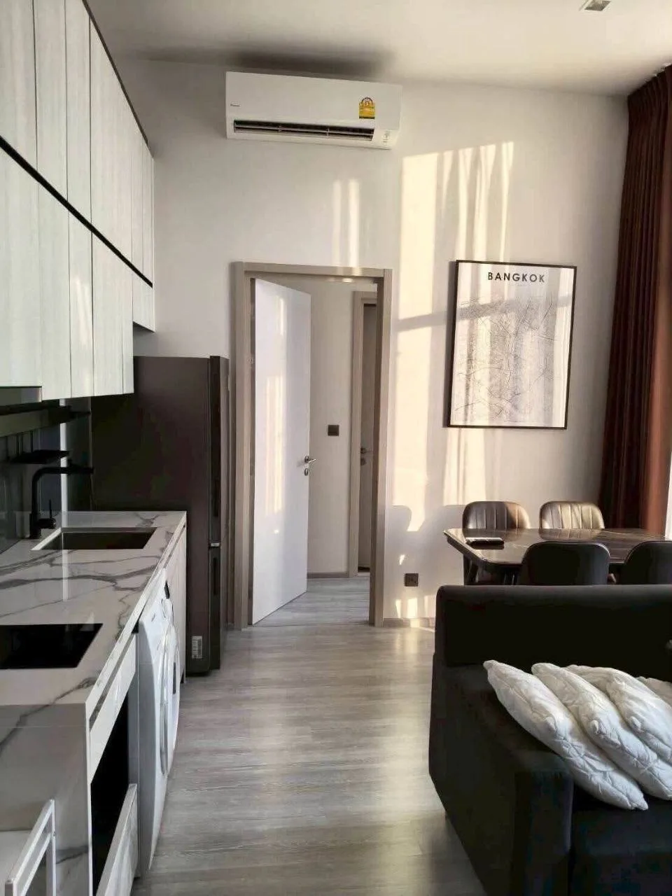 1 bedroom condo for rent in Sukhumvit Bangkok - bathroom and modern finishes