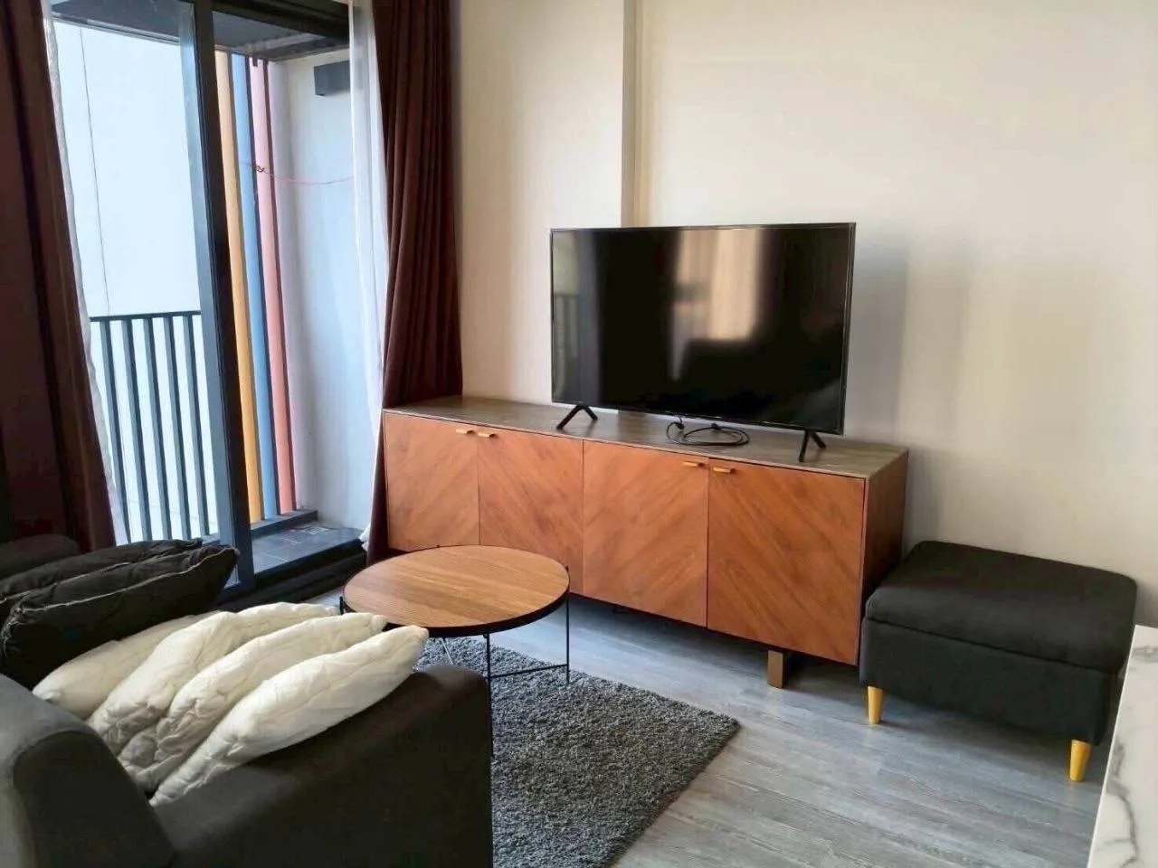 1 bedroom condo for rent in Sukhumvit Bangkok - swimming pool and building amenities
