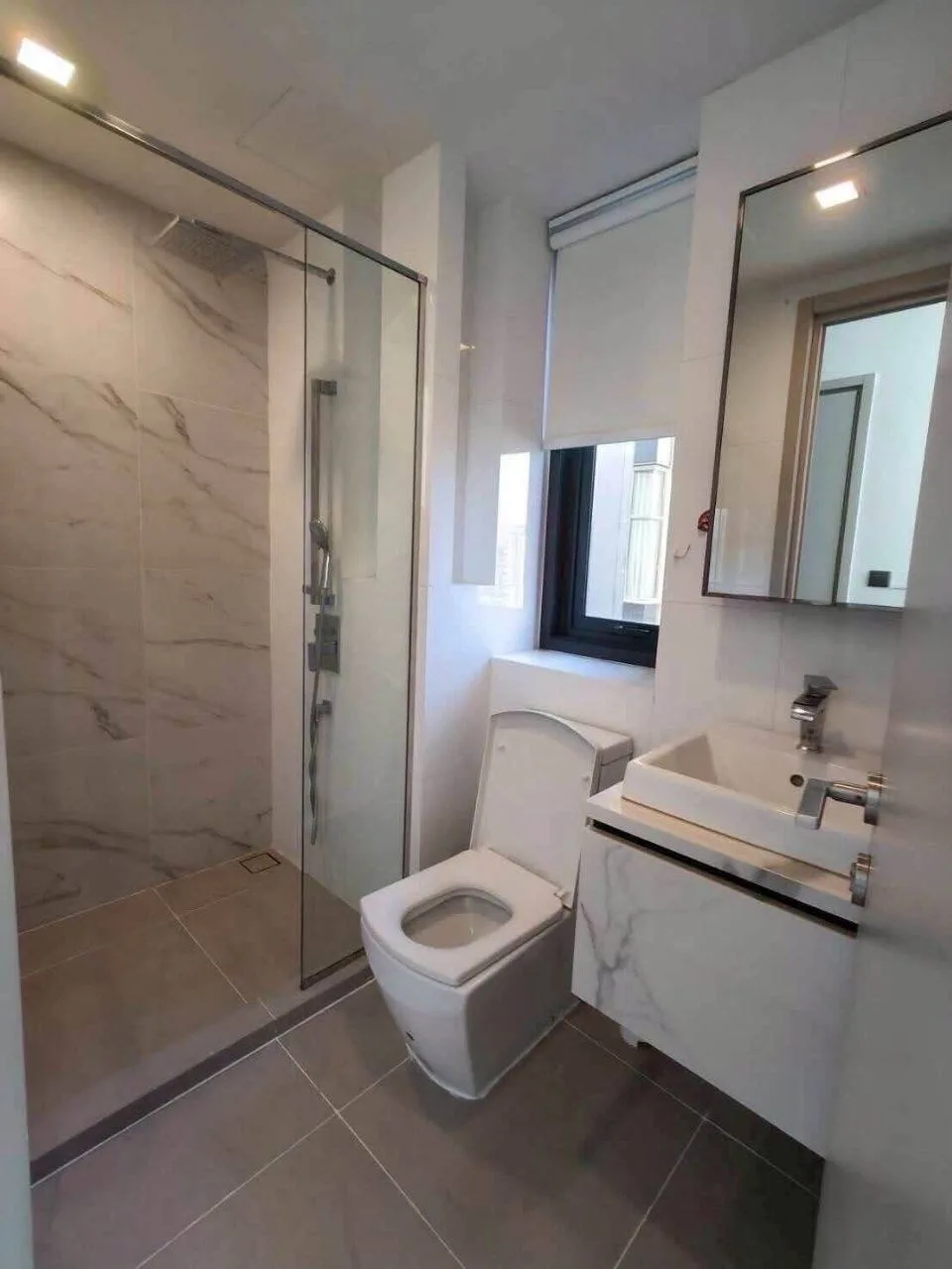 1 bedroom condo for rent in Sukhumvit Bangkok - swimming pool and building amenities