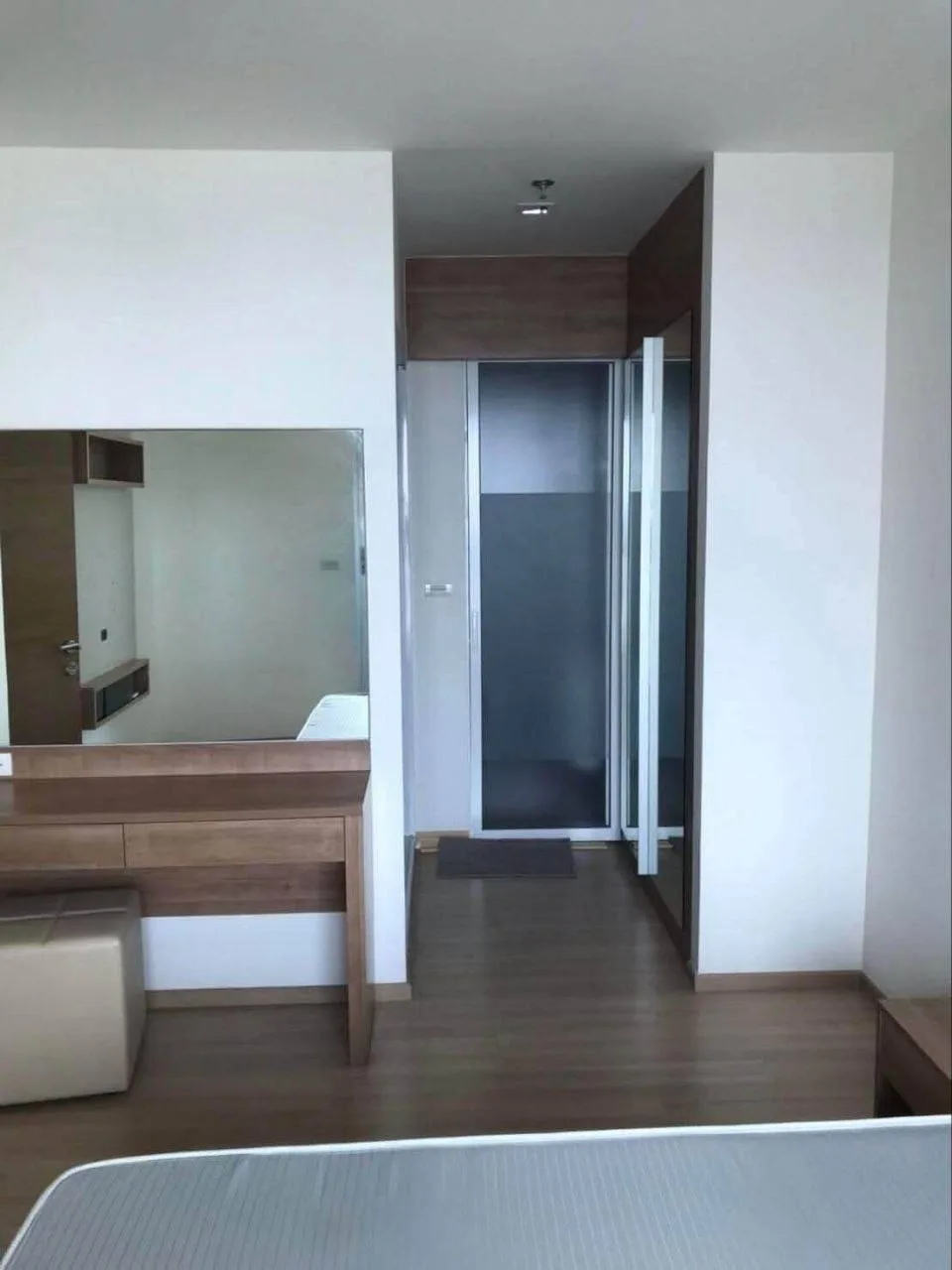 1 bedroom condo for rent in Ari Bangkok - bathroom and modern finishes
