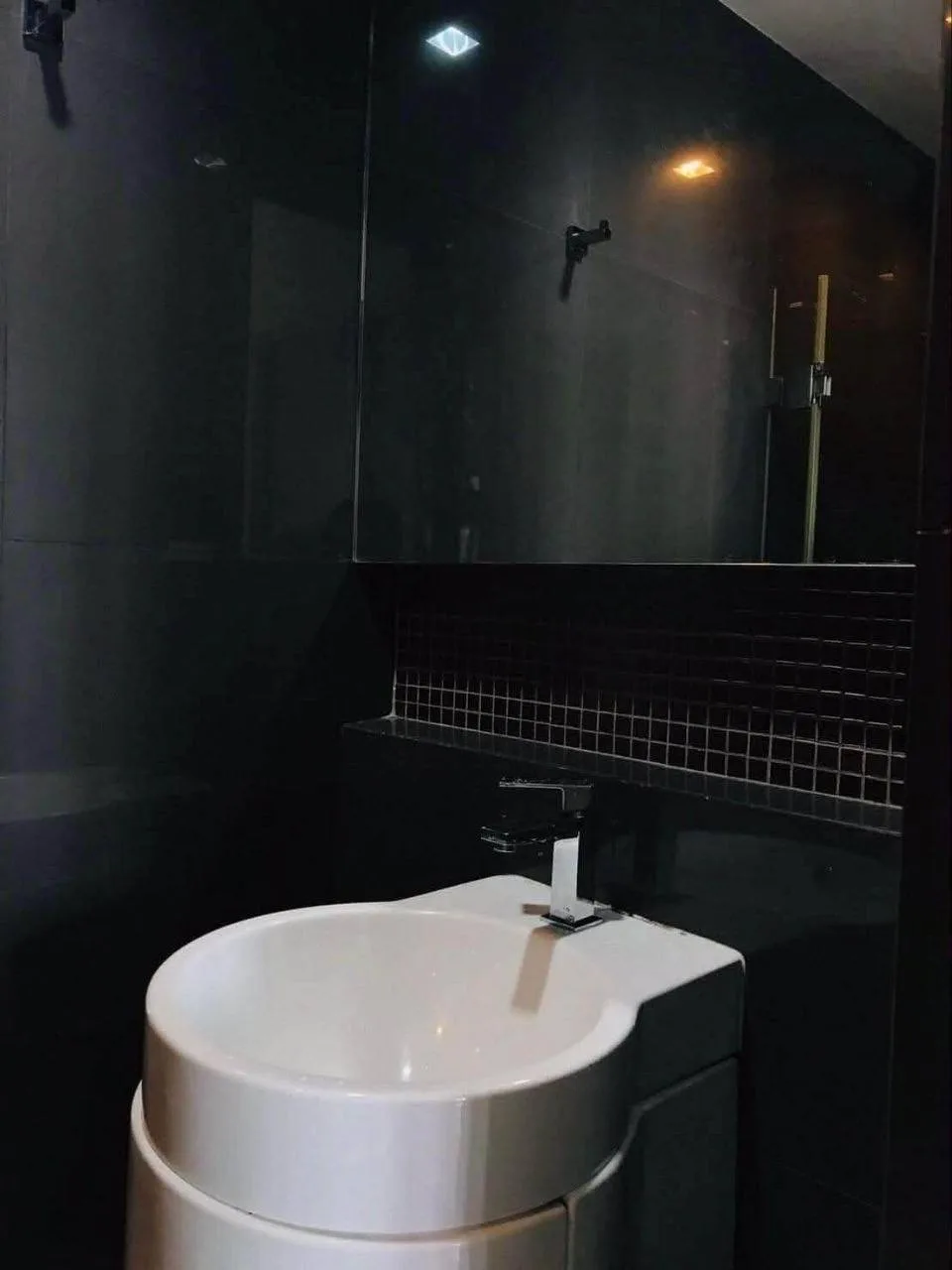 1 bedroom condo for rent in Ari Bangkok - kitchen and dining area
