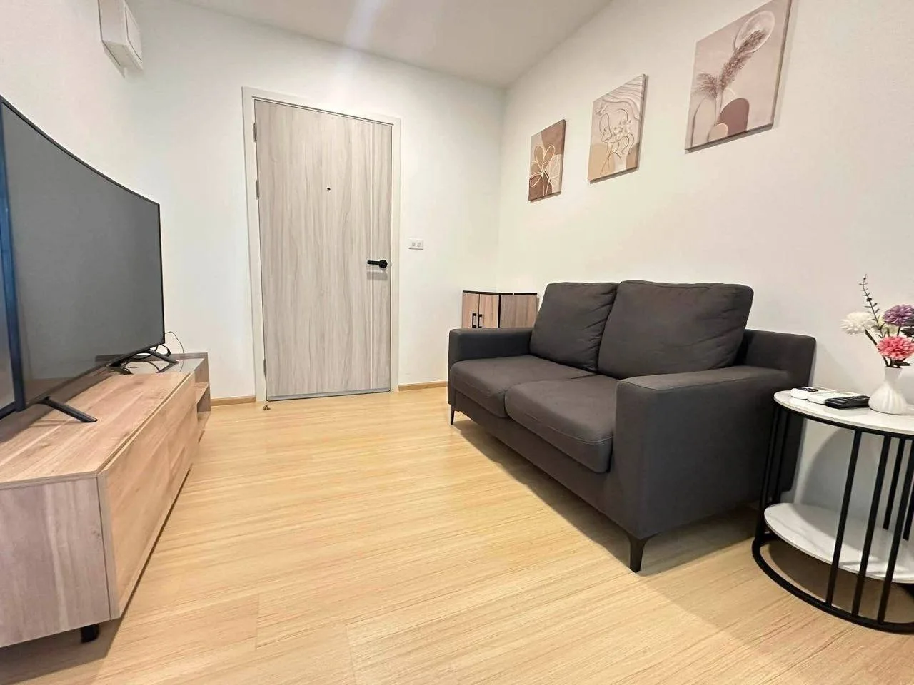 1 bedroom condo for rent in Ladprao Bangkok - living room view