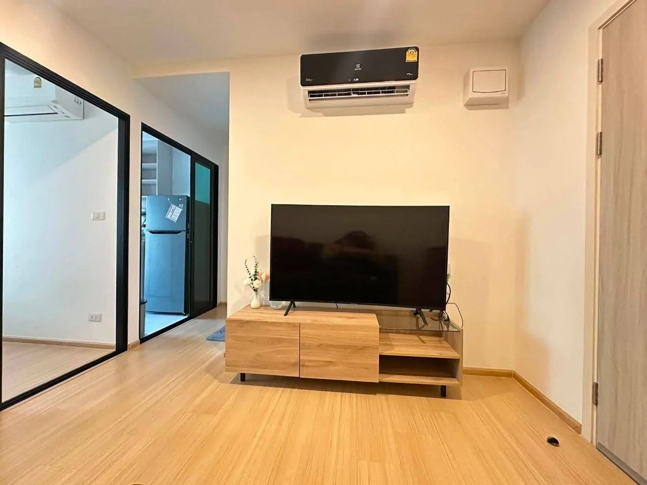 1 bedroom condo for rent in Ladprao Bangkok - kitchen and dining area