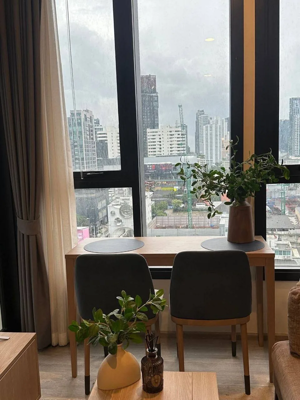 1 bedroom condo for rent in Ekkamai Bangkok - master bedroom interior