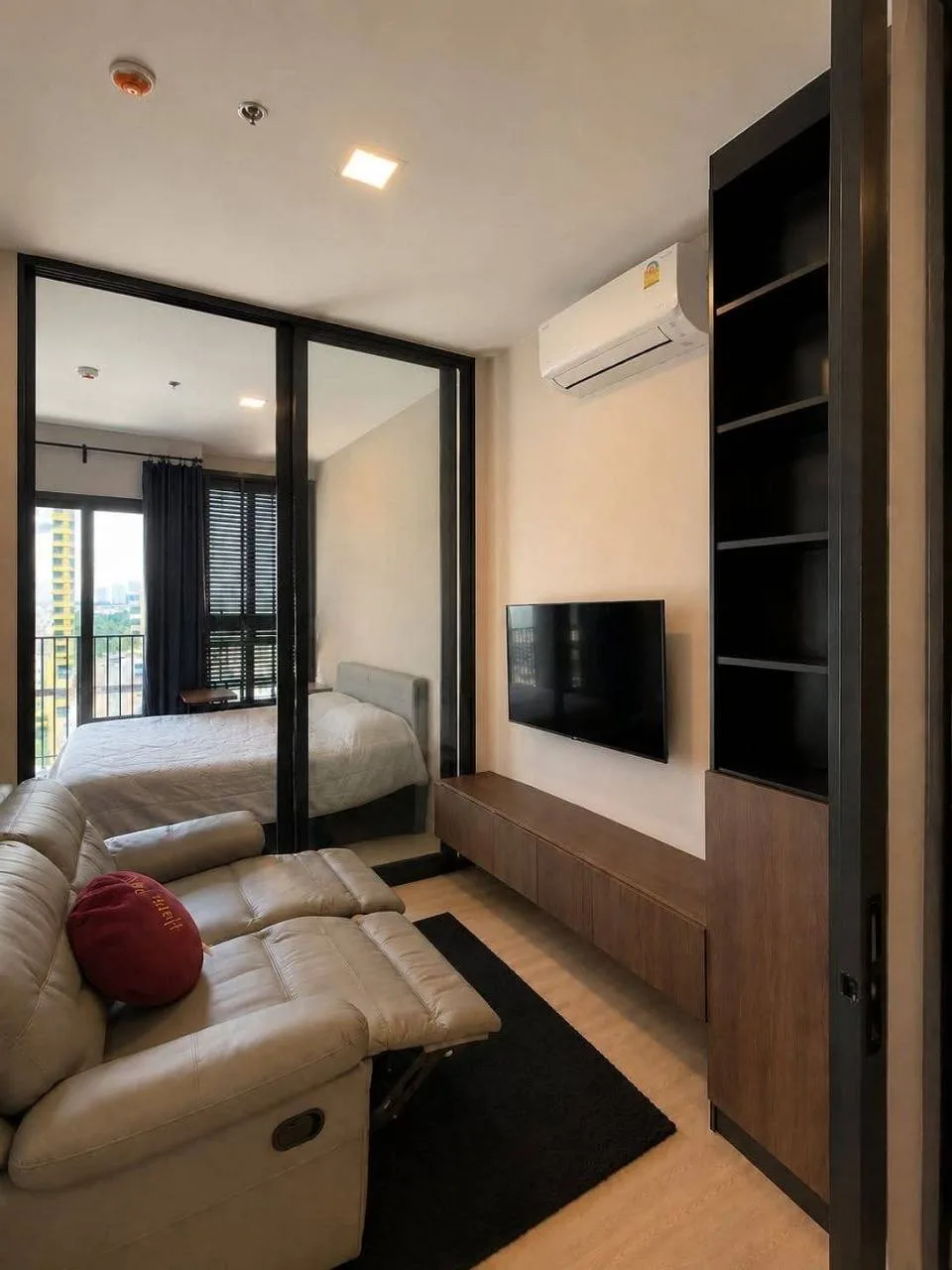 1 bedroom condo for rent in Ladprao Bangkok - living room view