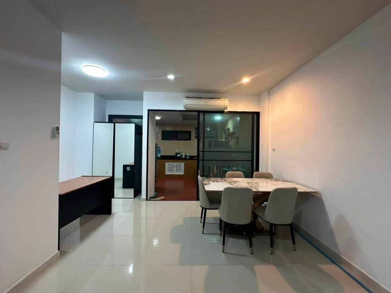 3 bedroom house for rent in Bang Na Bangkok - master bedroom interior