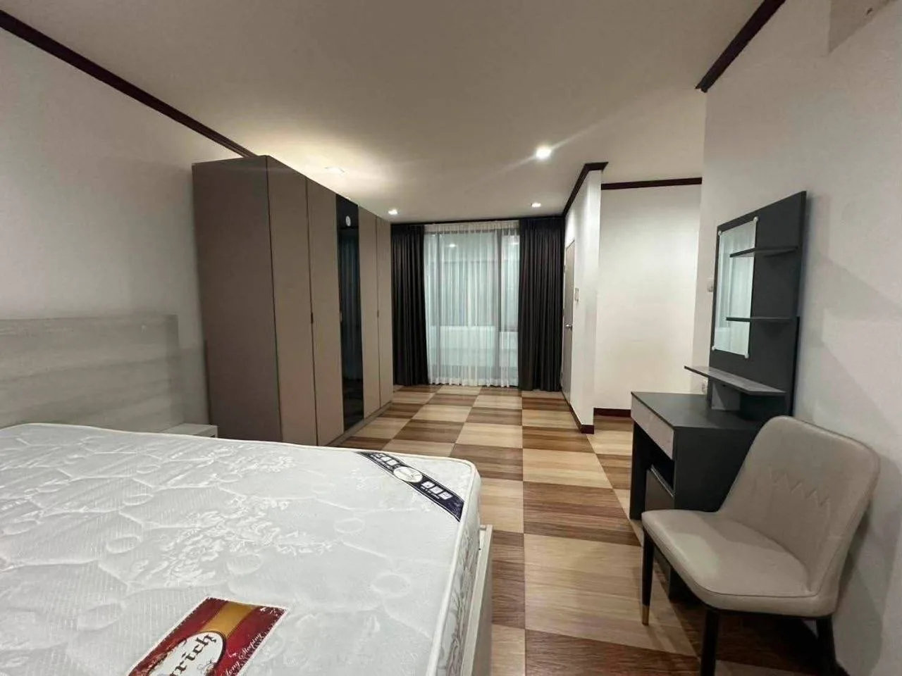 3 bedroom house for rent in Bang Na Bangkok - balcony perspective