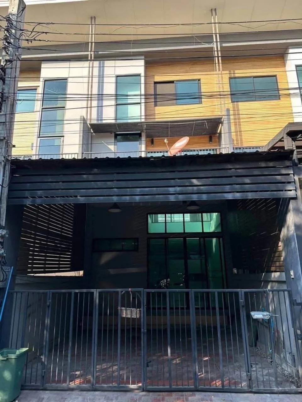 3 bedroom house for rent in Bang Na Bangkok - balcony perspective