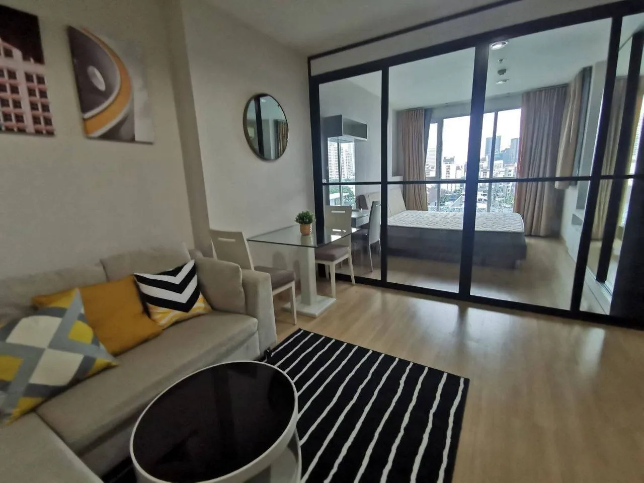 1 bedroom condo for rent in Ladprao Bangkok - kitchen and dining area