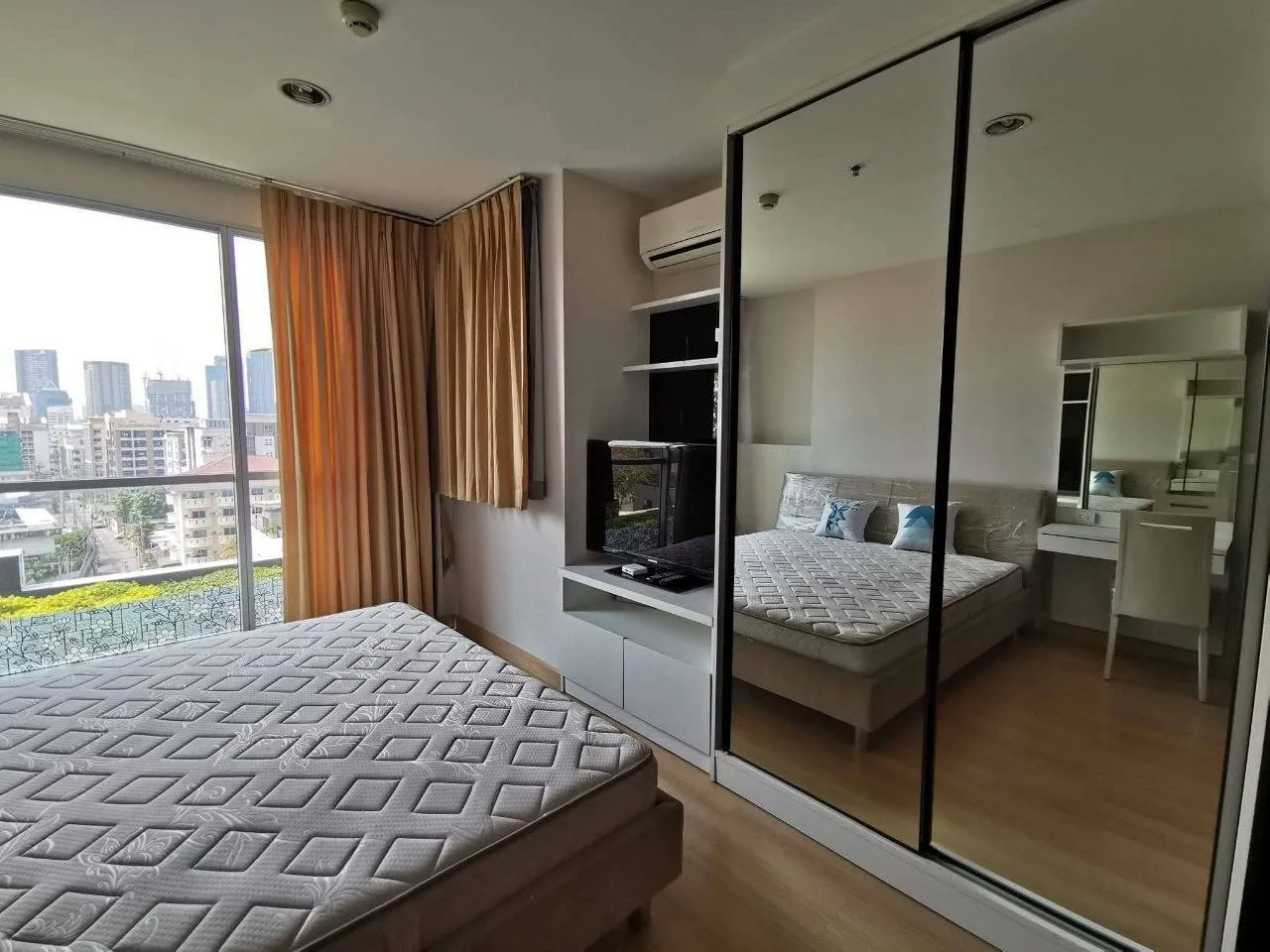 1 bedroom condo for rent in Ladprao Bangkok - swimming pool and building amenities