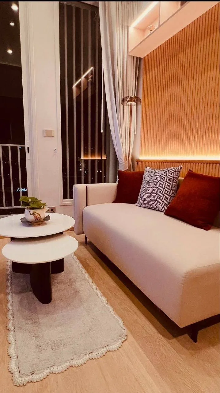 1 bedroom condo for rent in Sam Yan Bangkok - kitchen and dining area