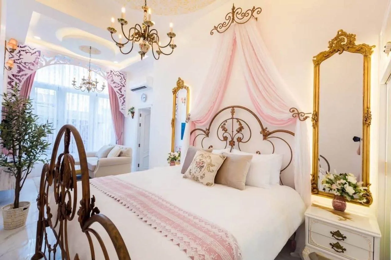 4 bedroom house for rent in Ladprao Bangkok - kitchen and dining area