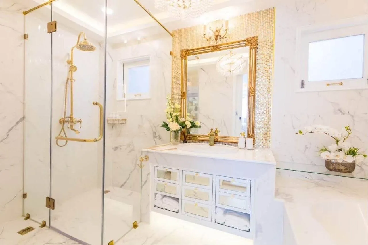 4 bedroom house for rent in Ladprao Bangkok - bathroom and modern finishes