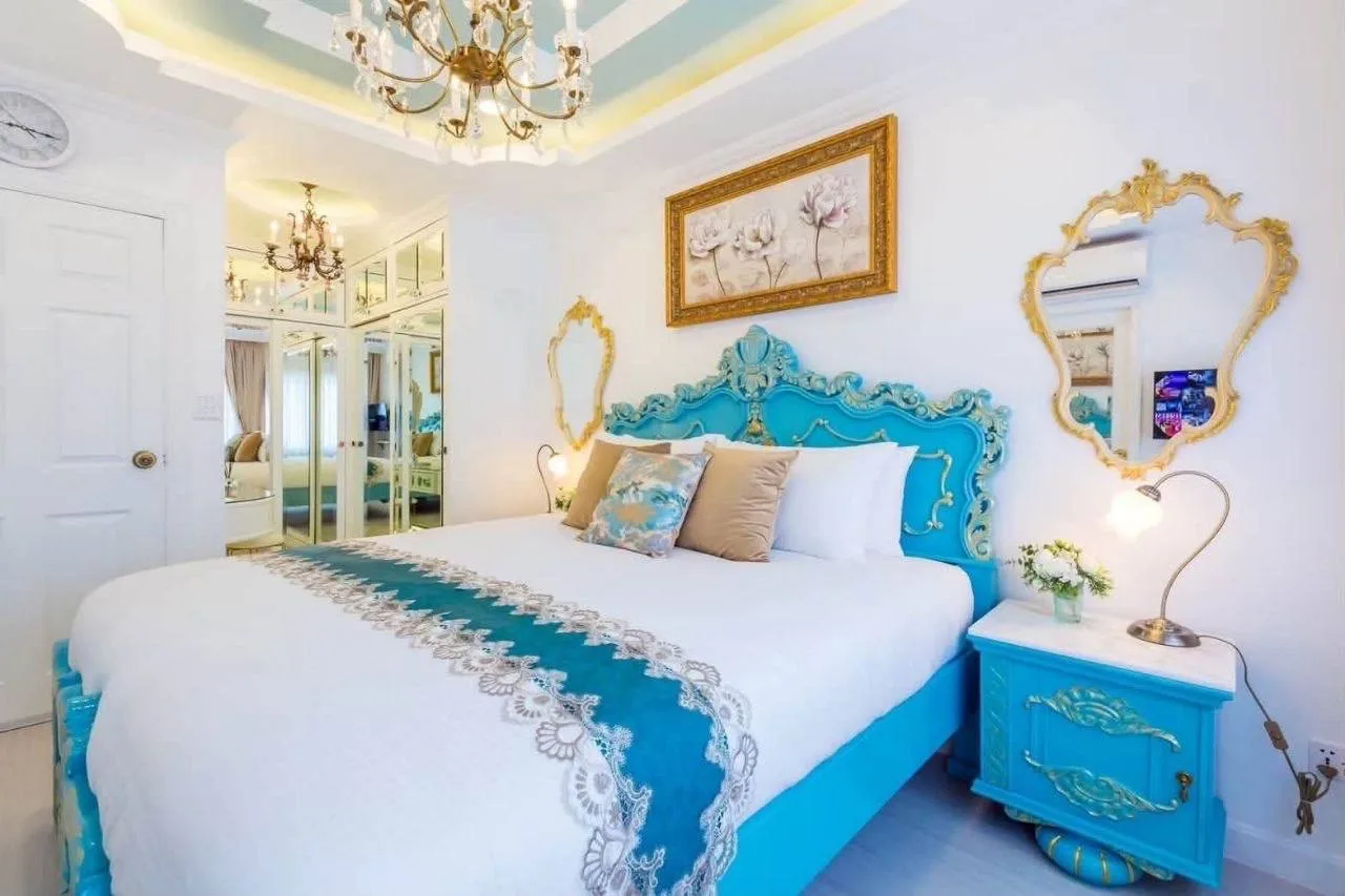 4 bedroom house for rent in Ladprao Bangkok - living room view