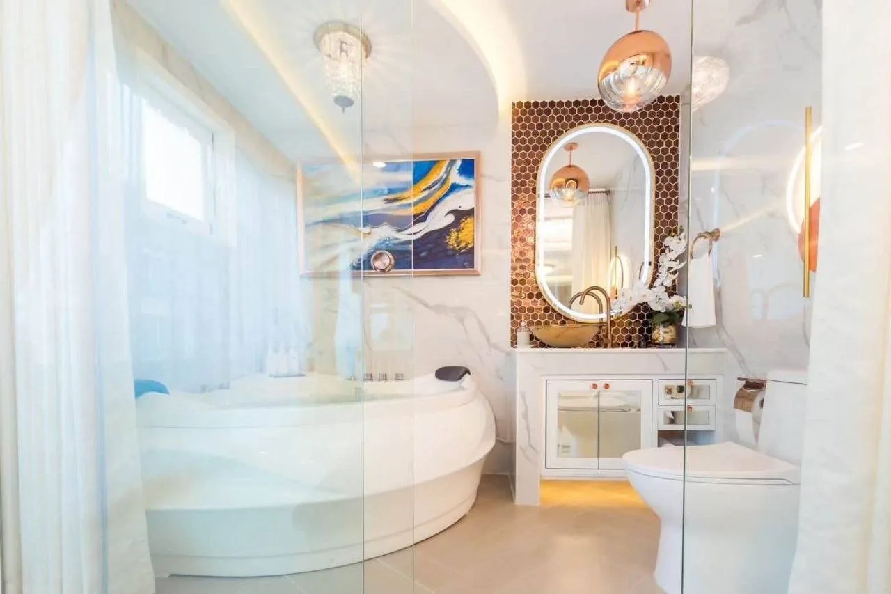 4 bedroom house for rent in Ladprao Bangkok - kitchen and dining area