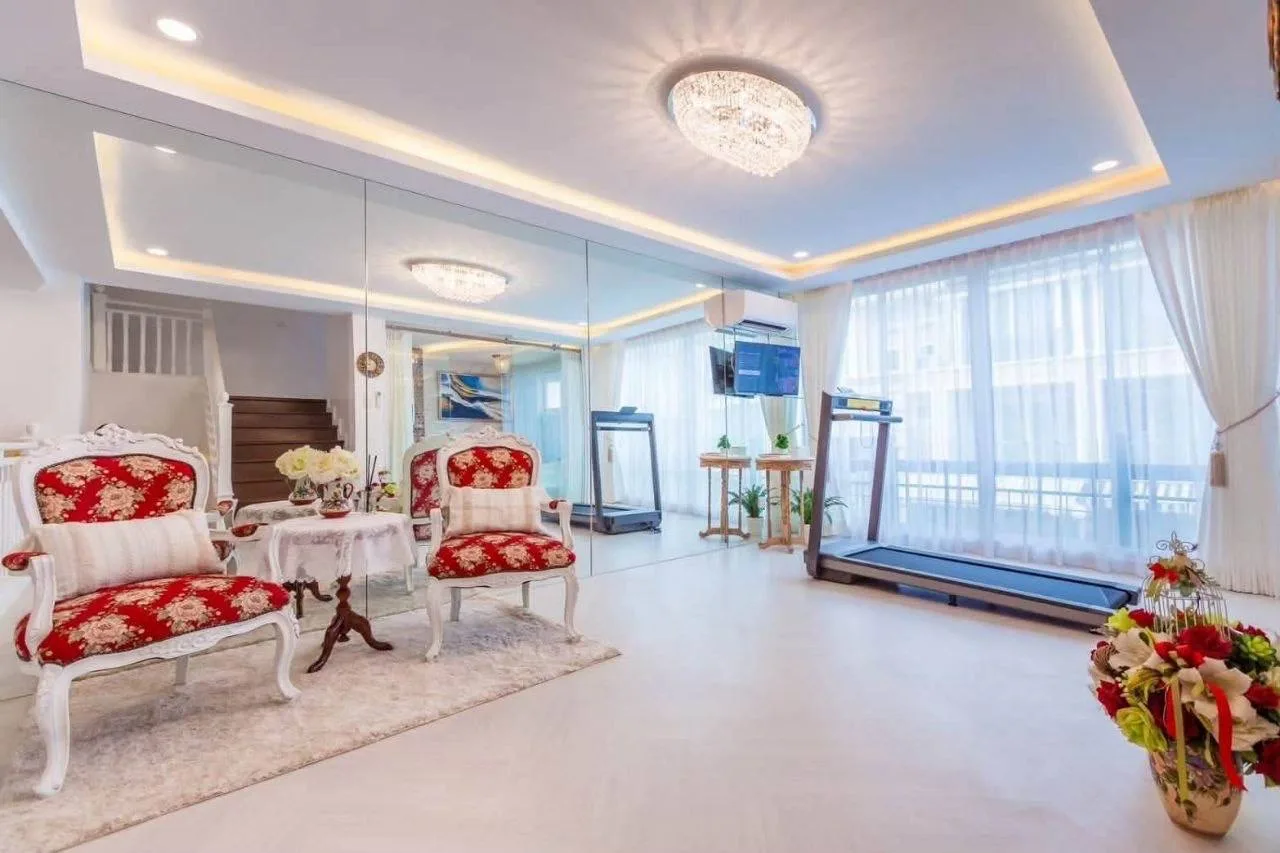 4 bedroom house for rent in Ladprao Bangkok - master bedroom interior