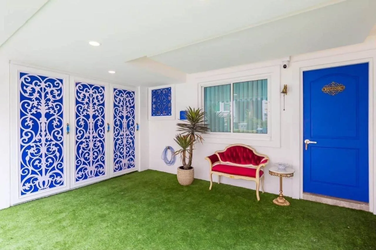 4 bedroom house for rent in Ladprao Bangkok - balcony perspective