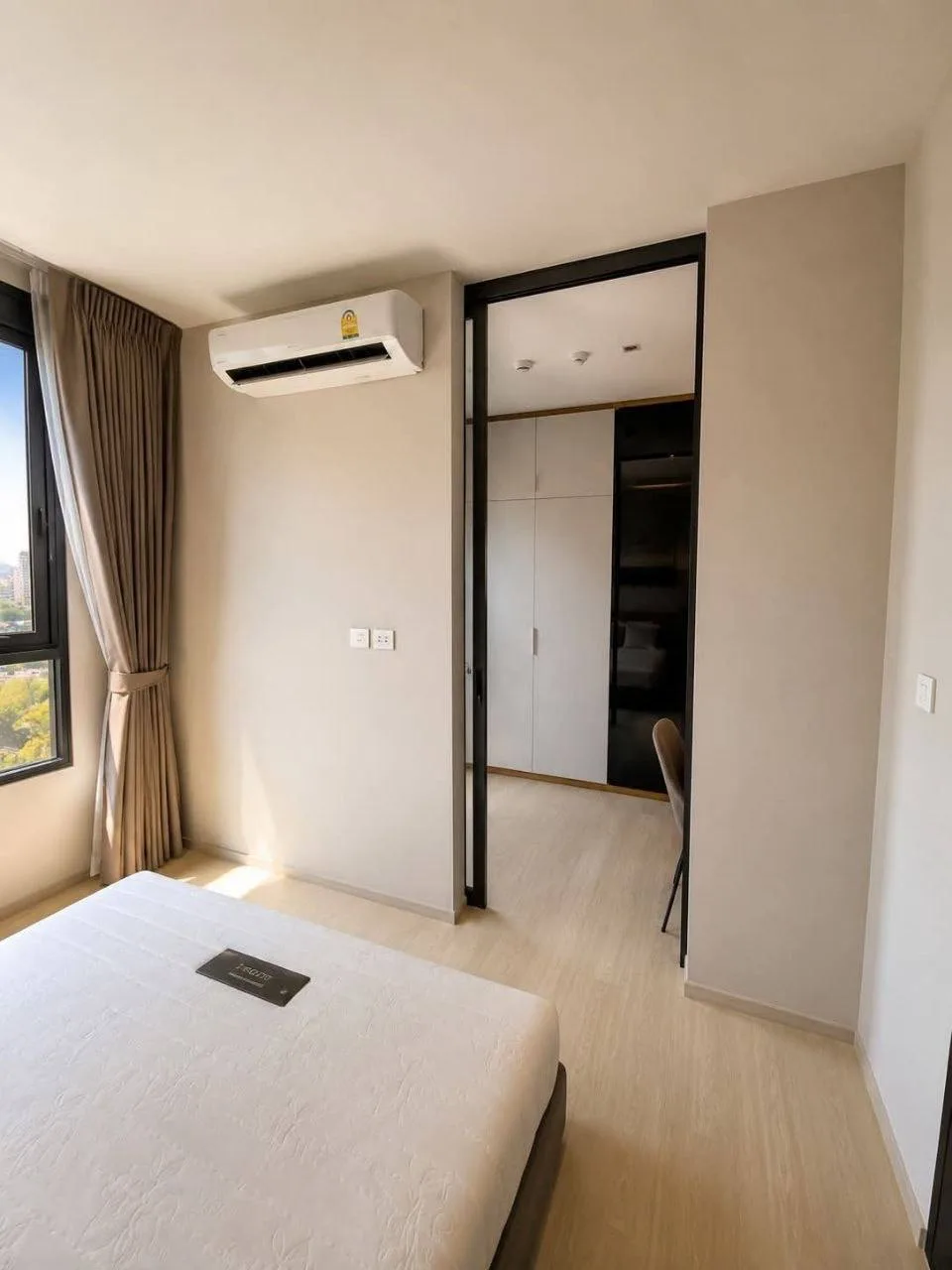 1 bedroom condo for rent in Chit Lom / Ploenchit Bangkok - master bedroom interior