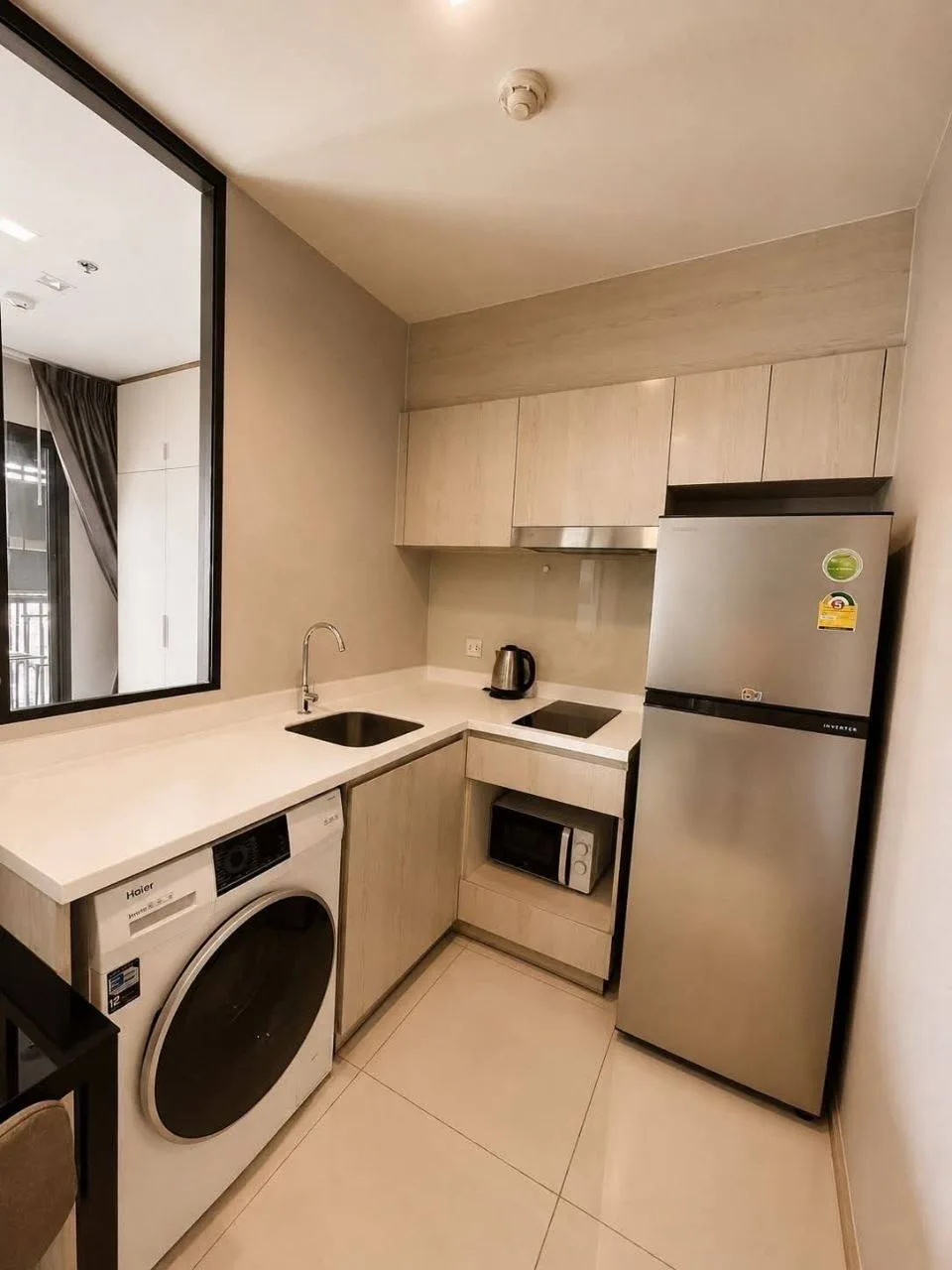 1 bedroom condo for rent in Chit Lom / Ploenchit Bangkok - living room view